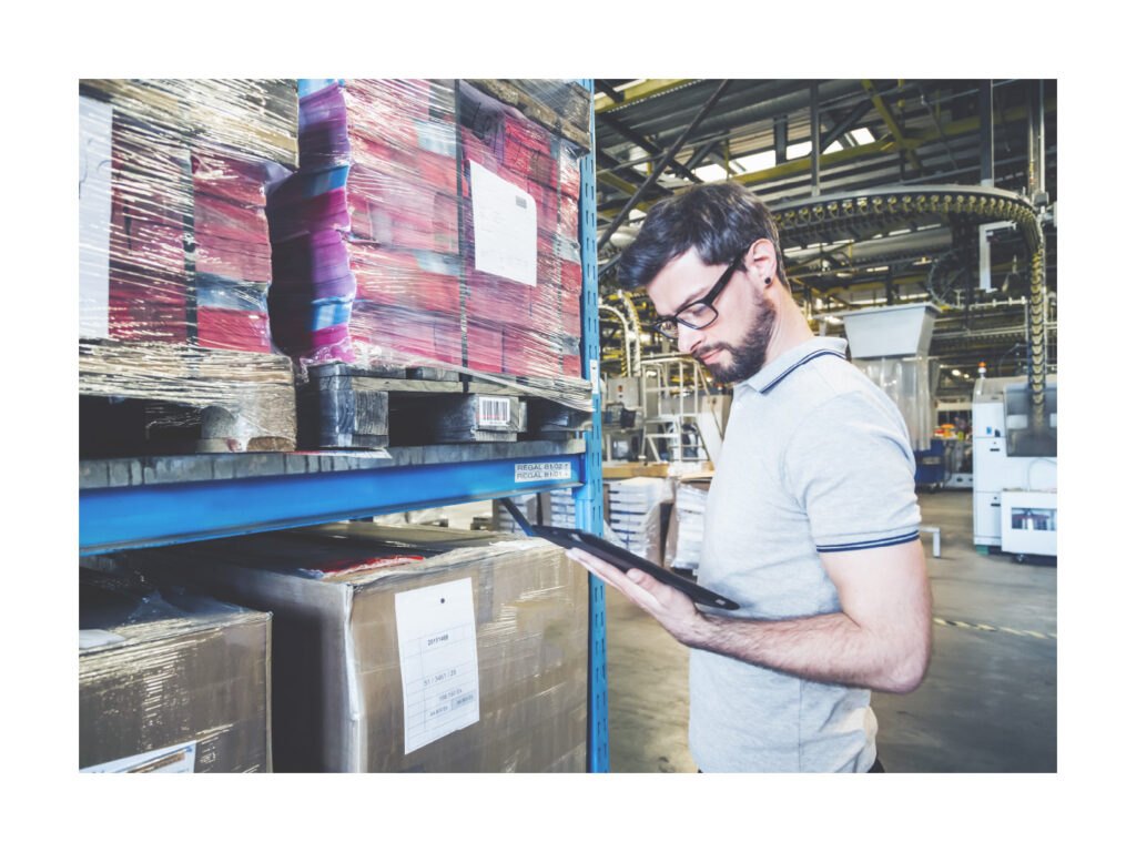 Tracking in Smart Warehouse environments with Cavea GmbH